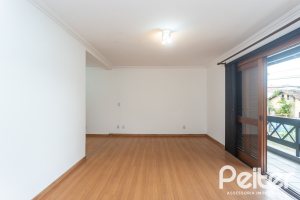 Casa à venda com 240m², 3 dormitórios, 1 suíte, 2 vagas, no bairro Ipanema em Porto Alegre