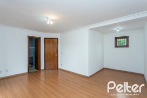 Casa à venda com 240m², 3 dormitórios, 1 suíte, 2 vagas, no bairro Ipanema em Porto Alegre