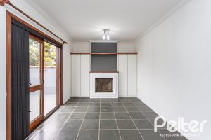 Casa à venda com 240m², 3 dormitórios, 1 suíte, 2 vagas, no bairro Ipanema em Porto Alegre