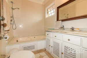 Casa em Condomínio à venda com 191m², 4 dormitórios, 2 suítes, 2 vagas, no bairro Jardim Isabel em Porto Alegre