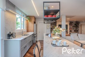 Casa à venda com 400m², 4 dormitórios, 4 suítes, 4 vagas, no bairro Vila Assunção em Porto Alegre