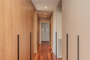 Casa à venda com 400m², 4 dormitórios, 4 suítes, 4 vagas, no bairro Vila Assunção em Porto Alegre