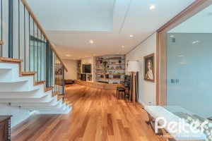 Casa à venda com 400m², 4 dormitórios, 4 suítes, 4 vagas, no bairro Vila Assunção em Porto Alegre