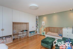 Casa à venda com 400m², 4 dormitórios, 4 suítes, 4 vagas, no bairro Vila Assunção em Porto Alegre
