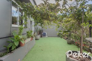 Casa à venda com 400m², 4 dormitórios, 4 suítes, 4 vagas, no bairro Vila Assunção em Porto Alegre