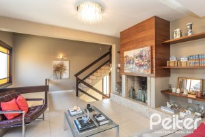 Casa em Condomínio à venda com 275m², 3 dormitórios, 1 suíte, 2 vagas, no bairro Tristeza em Porto Alegre