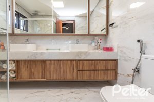 Casa em Condomínio à venda com 275m², 3 dormitórios, 1 suíte, 2 vagas, no bairro Tristeza em Porto Alegre