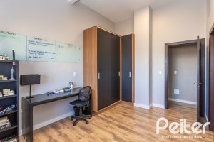 Casa em Condomínio à venda com 275m², 3 dormitórios, 1 suíte, 2 vagas, no bairro Tristeza em Porto Alegre