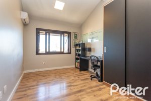 Casa em Condomínio à venda com 275m², 3 dormitórios, 1 suíte, 2 vagas, no bairro Tristeza em Porto Alegre