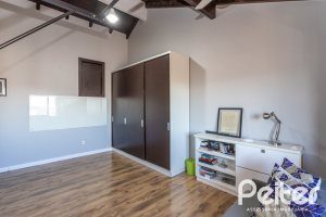 Casa em Condomínio à venda com 275m², 3 dormitórios, 1 suíte, 2 vagas, no bairro Tristeza em Porto Alegre