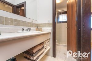 Casa em Condomínio à venda com 275m², 3 dormitórios, 1 suíte, 2 vagas, no bairro Tristeza em Porto Alegre