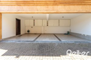 Casa em Condomínio à venda com 275m², 3 dormitórios, 1 suíte, 2 vagas, no bairro Tristeza em Porto Alegre