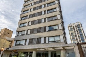 Apartamento à venda com 110m², 3 dormitórios, 3 suítes, 2 vagas, no bairro Menino Deus em Porto Alegre