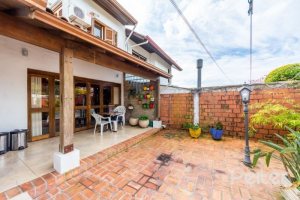 Casa em Condomínio à venda com 160m², 3 dormitórios, 1 suíte, 2 vagas, no bairro Ipanema em PORTO ALEGRE