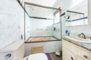 Casa em Condomínio à venda com 160m², 3 dormitórios, 1 suíte, 2 vagas, no bairro Ipanema em PORTO ALEGRE