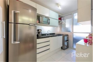 Apartamento à venda com 69m², 2 dormitórios, 1 suíte, 2 vagas, no bairro Tristeza em Porto Alegre