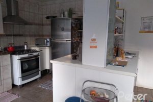 Casa à venda com 365m², 3 dormitórios, 1 suíte, 4 vagas, no bairro Vila Assunção em Porto Alegre