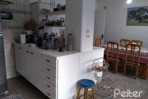 Casa à venda com 365m², 3 dormitórios, 1 suíte, 4 vagas, no bairro Vila Assunção em Porto Alegre