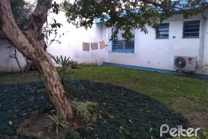 Casa à venda com 365m², 3 dormitórios, 1 suíte, 4 vagas, no bairro Vila Assunção em Porto Alegre