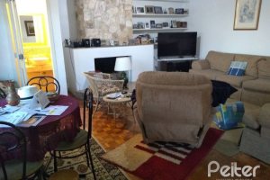 Casa à venda com 365m², 3 dormitórios, 1 suíte, 4 vagas, no bairro Vila Assunção em Porto Alegre