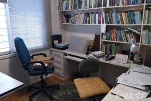 Casa à venda com 365m², 3 dormitórios, 1 suíte, 4 vagas, no bairro Vila Assunção em Porto Alegre