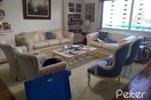 Casa à venda com 365m², 3 dormitórios, 1 suíte, 4 vagas, no bairro Vila Assunção em Porto Alegre