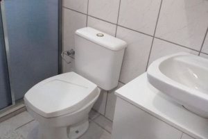 Casa à venda com 365m², 3 dormitórios, 1 suíte, 4 vagas, no bairro Vila Assunção em Porto Alegre