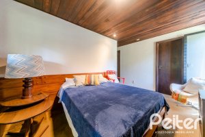 Casa à venda com 187m², 3 dormitórios, 1 suíte, 4 vagas, no bairro Ipanema em Porto Alegre