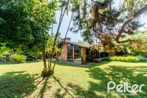 Casa à venda com 187m², 3 dormitórios, 1 suíte, 4 vagas, no bairro Ipanema em Porto Alegre