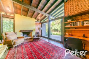 Casa à venda com 187m², 3 dormitórios, 1 suíte, 4 vagas, no bairro Ipanema em Porto Alegre