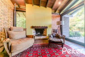 Casa à venda com 187m², 3 dormitórios, 1 suíte, 4 vagas, no bairro Ipanema em Porto Alegre