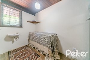 Casa à venda com 187m², 3 dormitórios, 1 suíte, 4 vagas, no bairro Ipanema em Porto Alegre