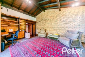 Casa à venda com 187m², 3 dormitórios, 1 suíte, 4 vagas, no bairro Ipanema em Porto Alegre