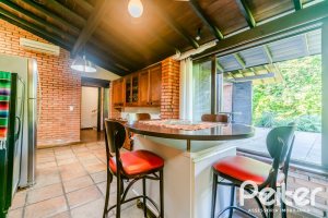 Casa à venda com 187m², 3 dormitórios, 1 suíte, 4 vagas, no bairro Ipanema em Porto Alegre