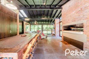 Casa à venda com 187m², 3 dormitórios, 1 suíte, 4 vagas, no bairro Ipanema em Porto Alegre