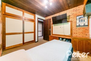 Casa à venda com 187m², 3 dormitórios, 1 suíte, 4 vagas, no bairro Ipanema em Porto Alegre