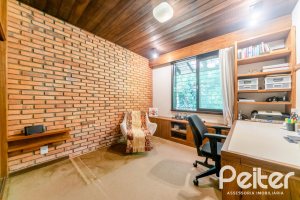 Casa à venda com 187m², 3 dormitórios, 1 suíte, 4 vagas, no bairro Ipanema em Porto Alegre