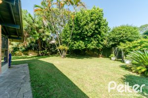 Casa à venda com 187m², 3 dormitórios, 1 suíte, 4 vagas, no bairro Ipanema em Porto Alegre