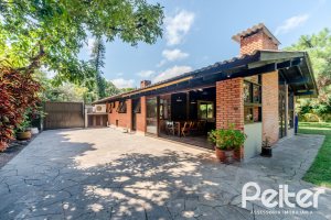 Casa à venda com 187m², 3 dormitórios, 1 suíte, 4 vagas, no bairro Ipanema em Porto Alegre