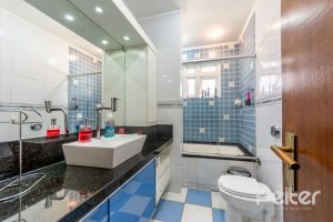 Casa em Condomínio à venda com 400m², 3 dormitórios, 1 suíte, 6 vagas, no bairro Cavalhada em PORTO ALEGRE