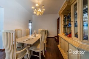 Casa em Condomínio à venda com 400m², 3 dormitórios, 1 suíte, 6 vagas, no bairro Cavalhada em PORTO ALEGRE