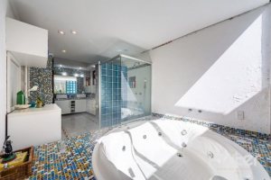 Casa em Condomínio à venda com 400m², 3 dormitórios, 1 suíte, 6 vagas, no bairro Cavalhada em PORTO ALEGRE