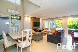 Casa em Condomínio à venda com 220m², 4 dormitórios, 4 suítes, 2 vagas, no bairro Terra Ville em PORTO ALEGRE