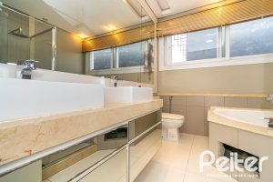 Casa em Condomínio à venda com 220m², 4 dormitórios, 4 suítes, 2 vagas, no bairro Terra Ville em PORTO ALEGRE