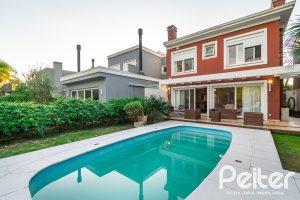 Casa em Condomínio à venda com 220m², 4 dormitórios, 4 suítes, 2 vagas, no bairro Terra Ville em PORTO ALEGRE