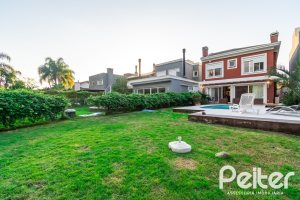 Casa em Condomínio à venda com 220m², 4 dormitórios, 4 suítes, 2 vagas, no bairro Terra Ville em PORTO ALEGRE