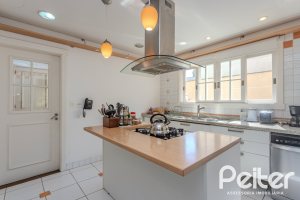 Casa em Condomínio à venda com 400m², 3 dormitórios, 3 suítes, 2 vagas, no bairro Terra Ville em Porto Alegre