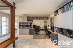 Casa em Condomínio à venda com 400m², 3 dormitórios, 3 suítes, 2 vagas, no bairro Terra Ville em Porto Alegre