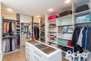 Casa em Condomínio à venda com 400m², 3 dormitórios, 3 suítes, 2 vagas, no bairro Terra Ville em Porto Alegre