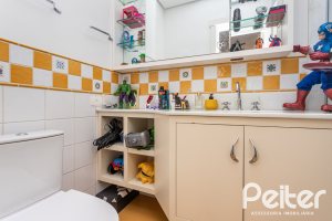 Casa em Condomínio à venda com 400m², 3 dormitórios, 3 suítes, 2 vagas, no bairro Terra Ville em Porto Alegre